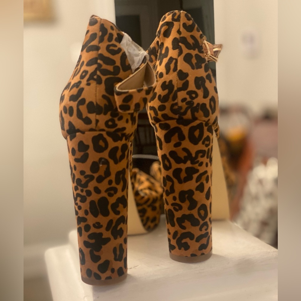 Women’s size 7 cheetah print heels